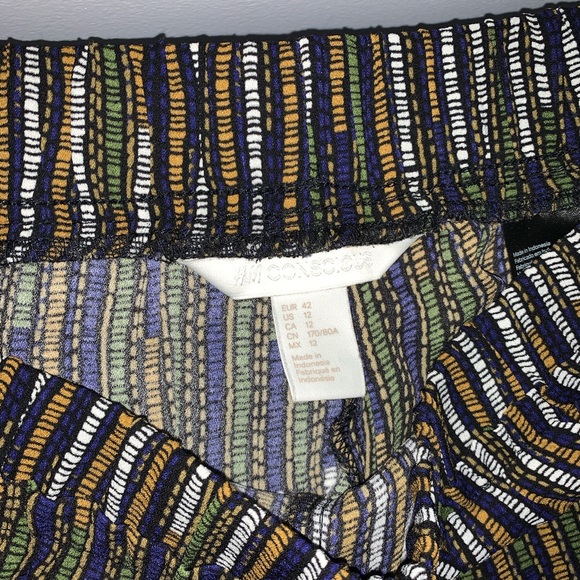 Shorts - Picture 2 of 3